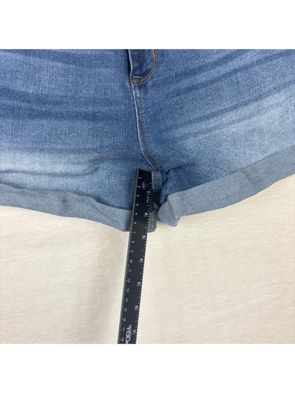 ✨3/$30 No Boundaries Women’s Denim Cuffed Jean Shorts Size 15 Blue - Picture 5 of 6
